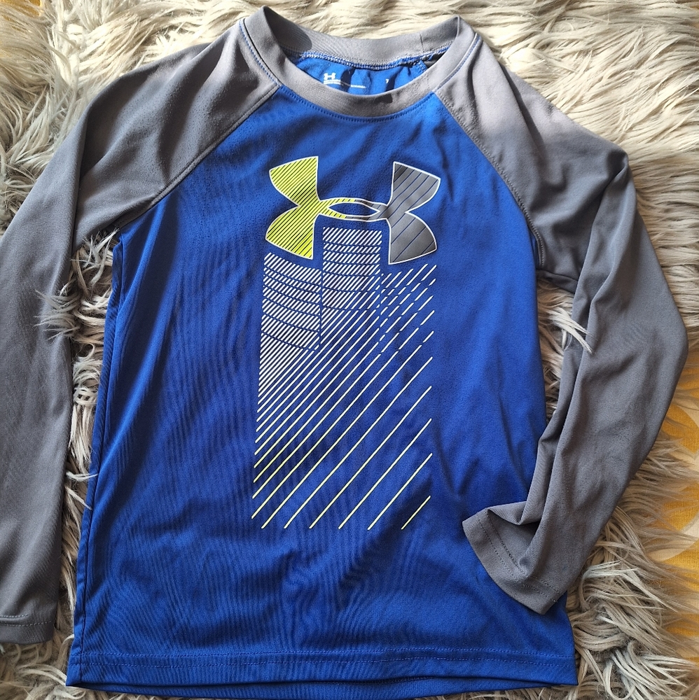 Under Armour Long Sleeved T-Shirt. Kids size 7.